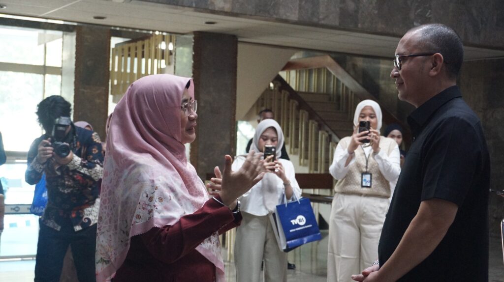 Outing Class Public Speaking TKIA 6 Sentra Primer ke TVRI