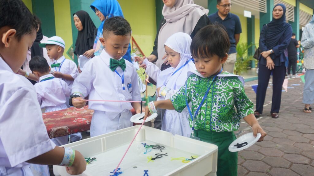 Pembukaan MPLS KB TK Islam Al Azhar 6 Sentra Primer
