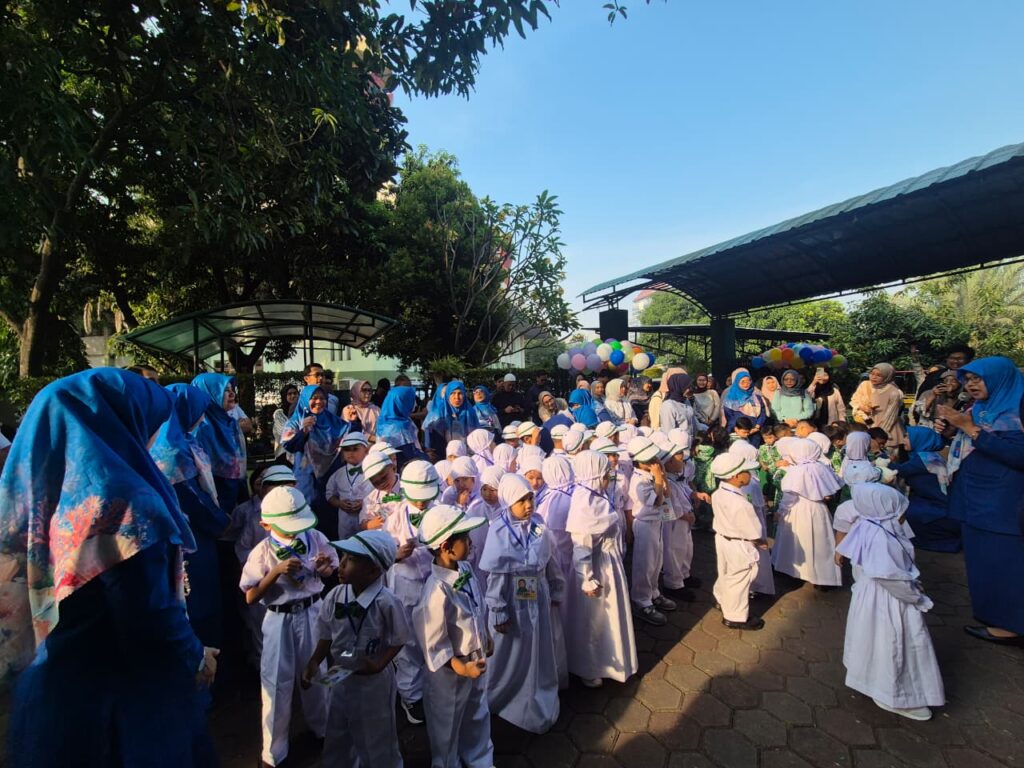 Pembukaan MPLS KB TK Islam Al Azhar 6 Sentra Primer