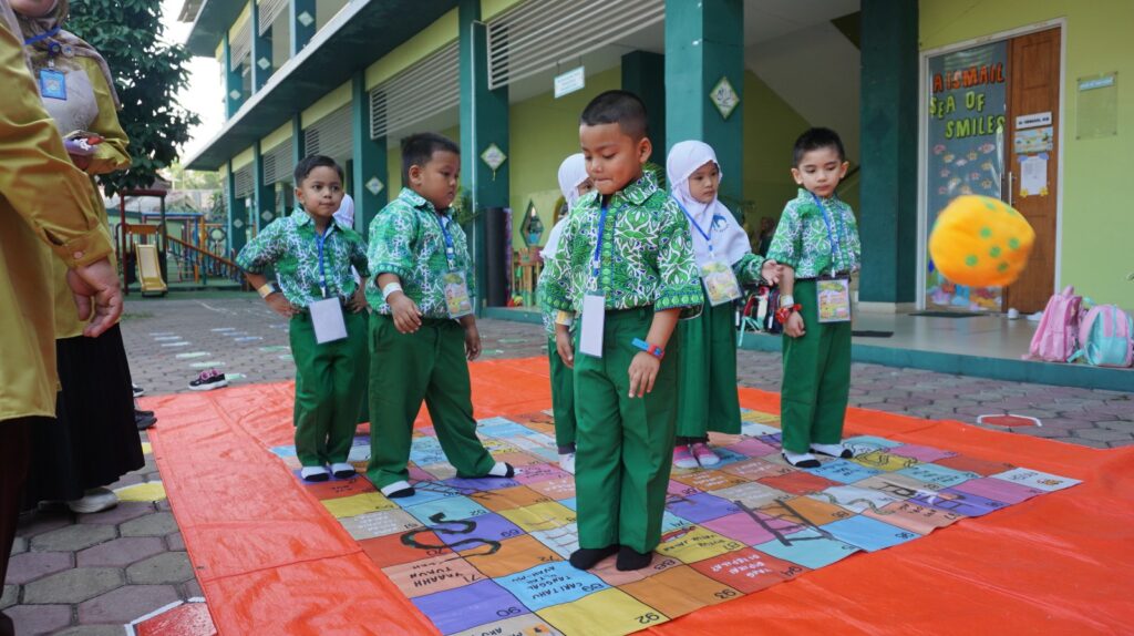 Semangat Murid Kelompok B TKIA 6 Sentra Primer Kembali Masuk Sekolah