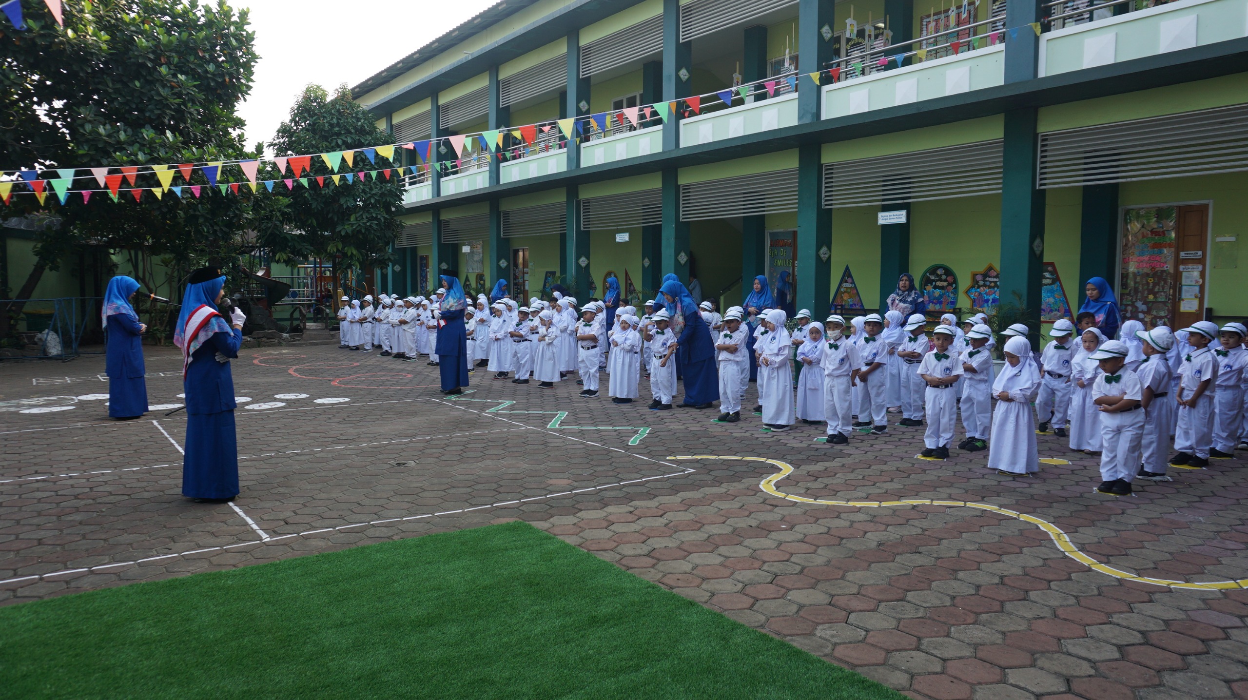 Upacara Bendera TKIA 6 Sentra Primer, Guru Jadi Petugas!