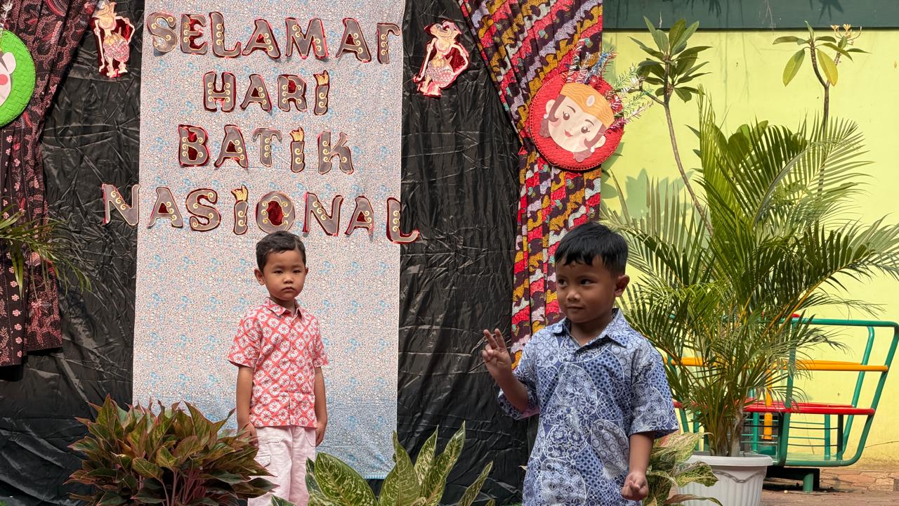 Semarak Fashion Show Hari Batik Nasional TKIA 6 Sentra Primer