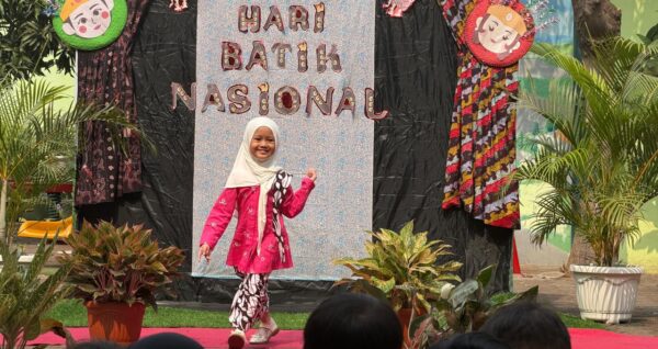 Semarak Fashion Show Hari Batik Nasional TKIA 6 Sentra Primer