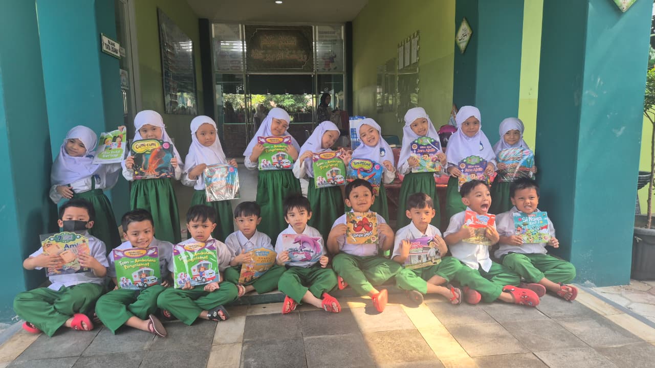 Semarak Bulan Bahasa TKIA 6, Belajar Transaksi di Bazar Buku