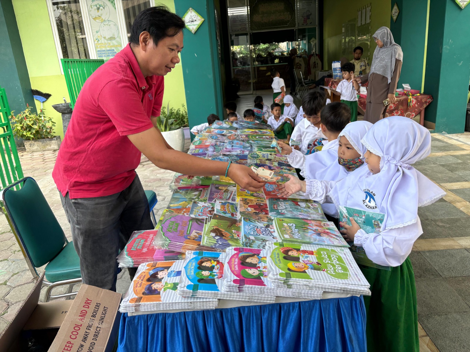 Semarak Bulan Bahasa TKIA 6, Belajar Transaksi di Bazar Buku