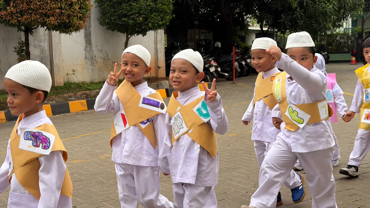 Pawai Literasi Alsen: Kostum Kreatif, Semangat Sumpah Pemuda!